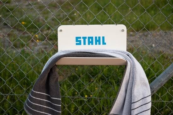 1665_3wdSYjtS5aAwcu Handtuchhalter "Towel Hook Pro" Anwendung Werbedruck